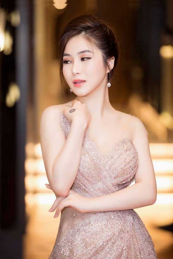 Phản ứng của Hương Tràm khi có người nhận lo cho cô vì phụ nữ thích vất vả mau già lắm