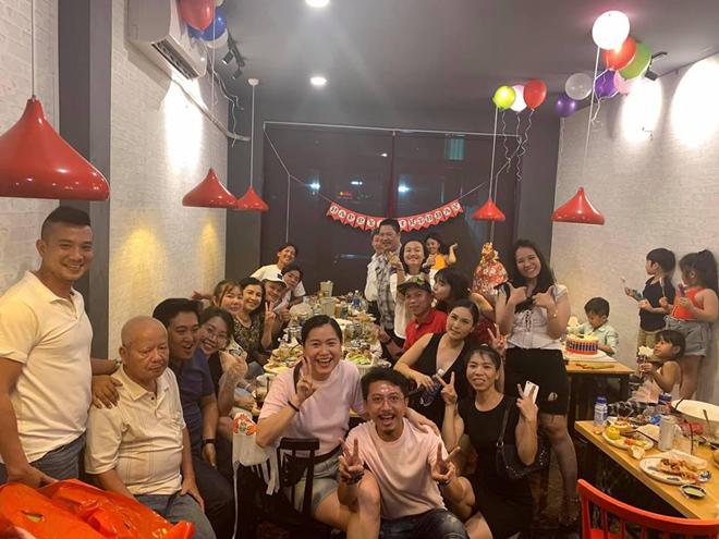 Mặc ai ngoại tình ly hôn, vợ chồng Lâm Vỹ Dạ vẫn hạnh phúc làm điều này cùng con trai