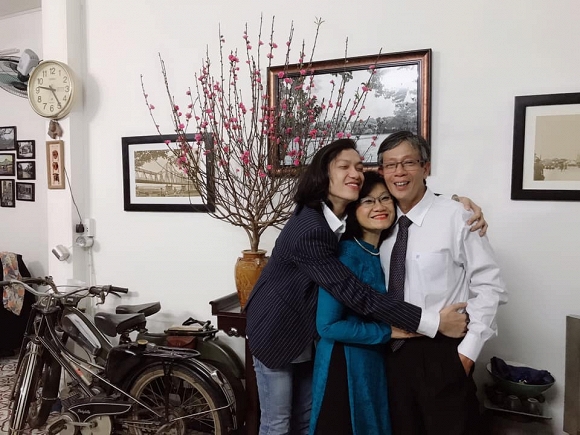 Lý Phương Châu đến nhà bạn trai Hiền Sến ăn cơm rồi lăn ra ngủ và đây phản ứng của bố mẹ chồng tương lai