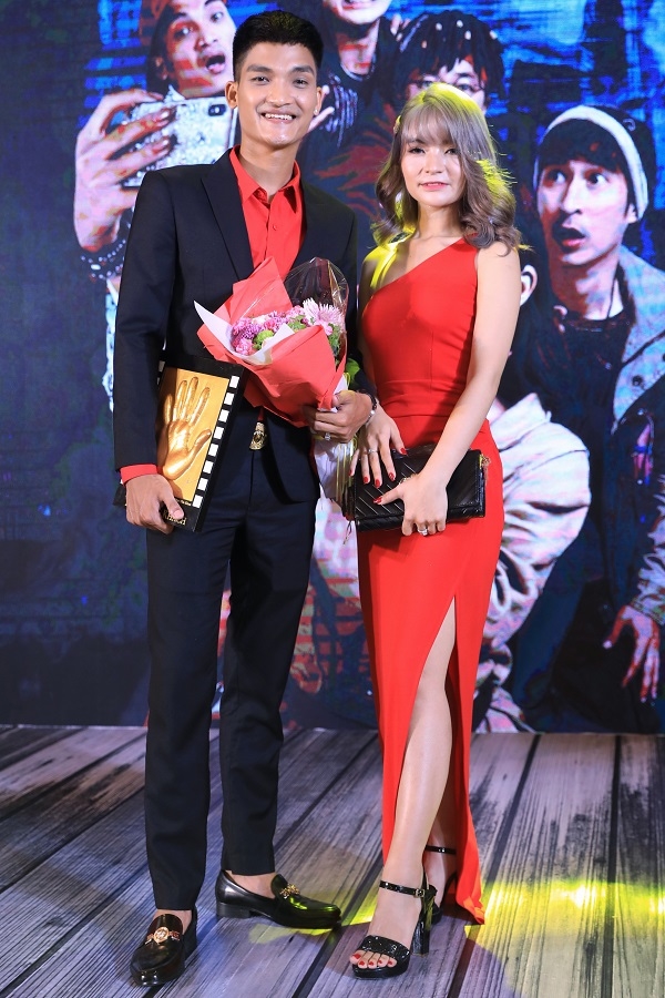 Thánh lầy Mạc Văn Khoa và bạn gái xinh như hot girl chính thức công khai hẹn hò