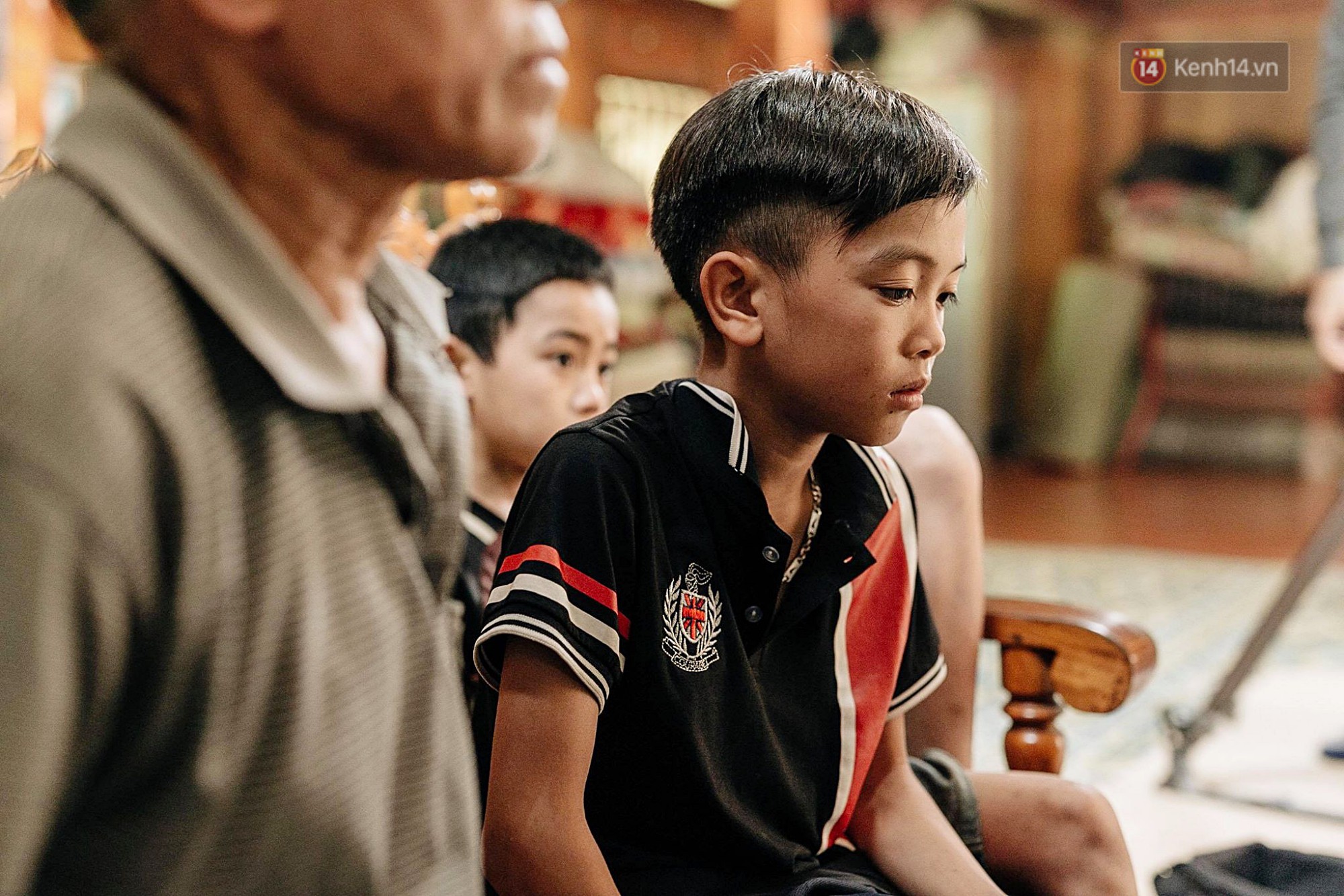 Em của Vì Quyết Chiến qua đời và chuyến xe cuối cùng đưa Lực về quê nhà gặp anh trai