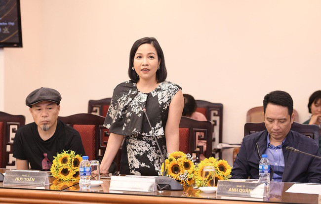 Bị Lệ Quyên đá xoáy, Đông Nhi có xứng đáng vượt mặt đàn anh đàn chị nhận giải Cống Hiến? Bị Lệ Quyên đá xoáy, Đông Nhi có xứng đáng vượt mặt đàn anh đàn chị nhận giải Cống Hiến?