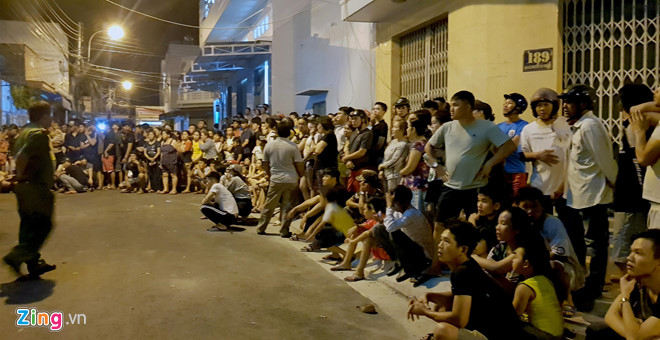 Cảnh sát bao vây khách sạn có hàng chục người nước ngoài nghi lừa đảo