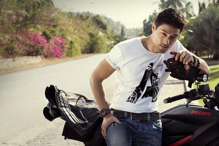 Vẻ lãng tử ngày ấy và diện mạo hiện tại của tài tử Johnny Trí Nguyễn