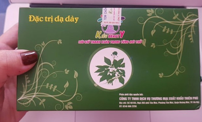 Vợ chồng ca sĩ Phú Lê bị điều tra vì quảng cáo thuốc không giấy phép với tác dụng... trên trời Vợ chồng ca sĩ Phú Lê bị điều tra vì quảng cáo thuốc không giấy phép với tác dụng... trên trời