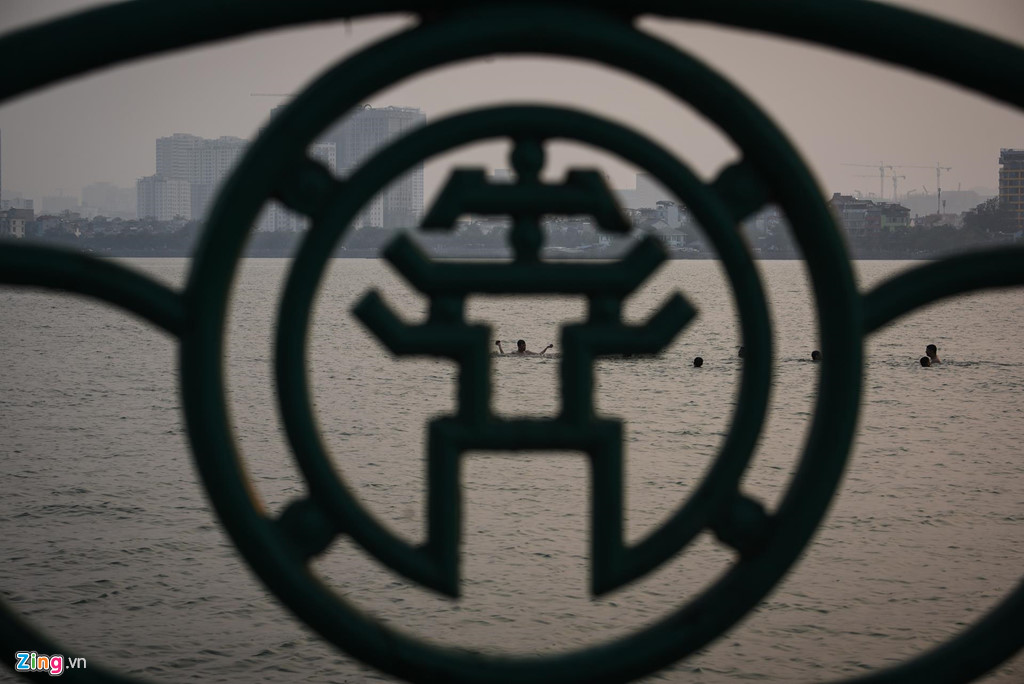 Mặt đường ở Hà Nội nóng hơn 50 độ C