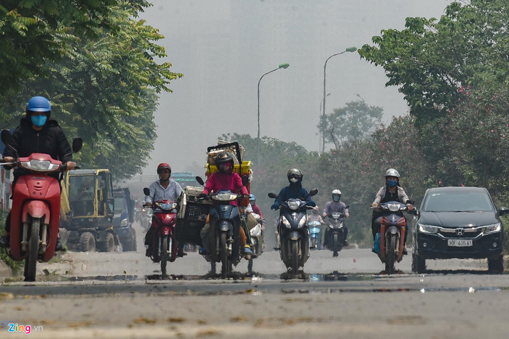 Mặt đường ở Hà Nội nóng hơn 50 độ C