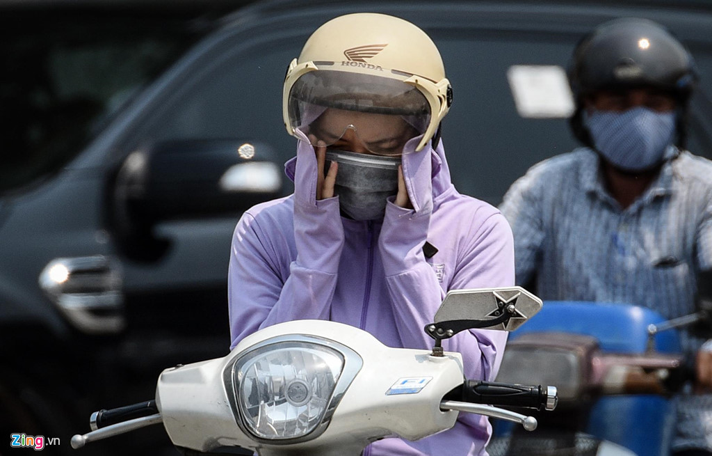 Mặt đường ở Hà Nội nóng hơn 50 độ C