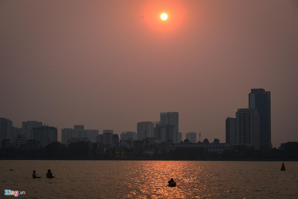 Mặt đường ở Hà Nội nóng hơn 50 độ C