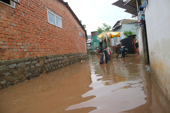 Chiều 20-4, Đà Lạt mưa lớn kèm mưa đá, nhiều nơi ngập nặng
