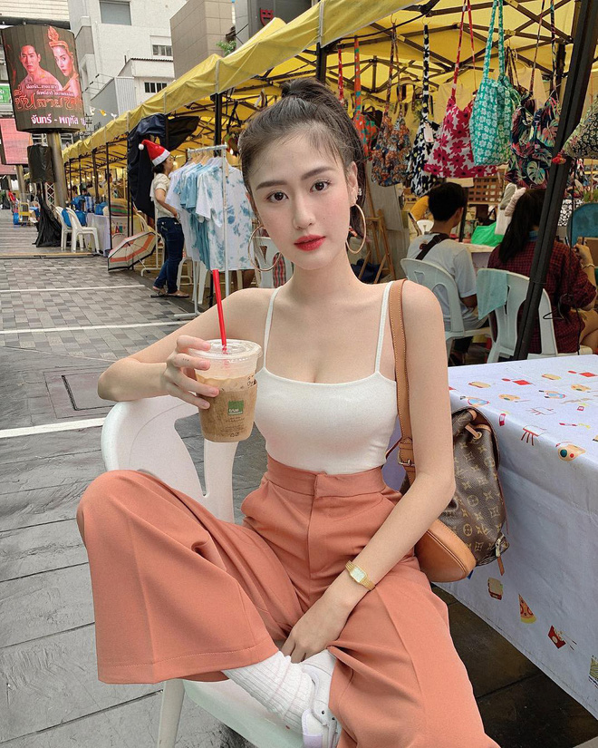 Nóng thế này cứ triển áo 2 dây là thích nhất, và đây là 4 mẫu xinh hết chỗ chê mà bạn cần sắm ngay