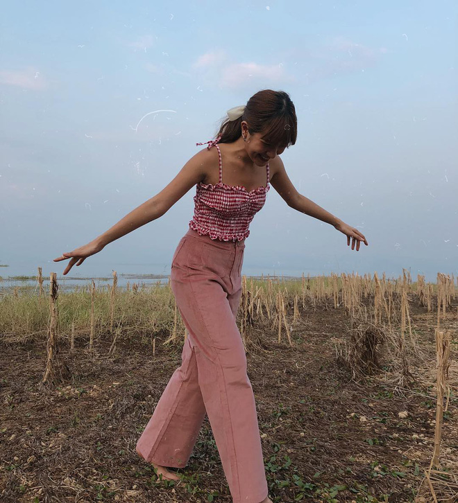 Nóng thế này cứ triển áo 2 dây là thích nhất, và đây là 4 mẫu xinh hết chỗ chê mà bạn cần sắm ngay