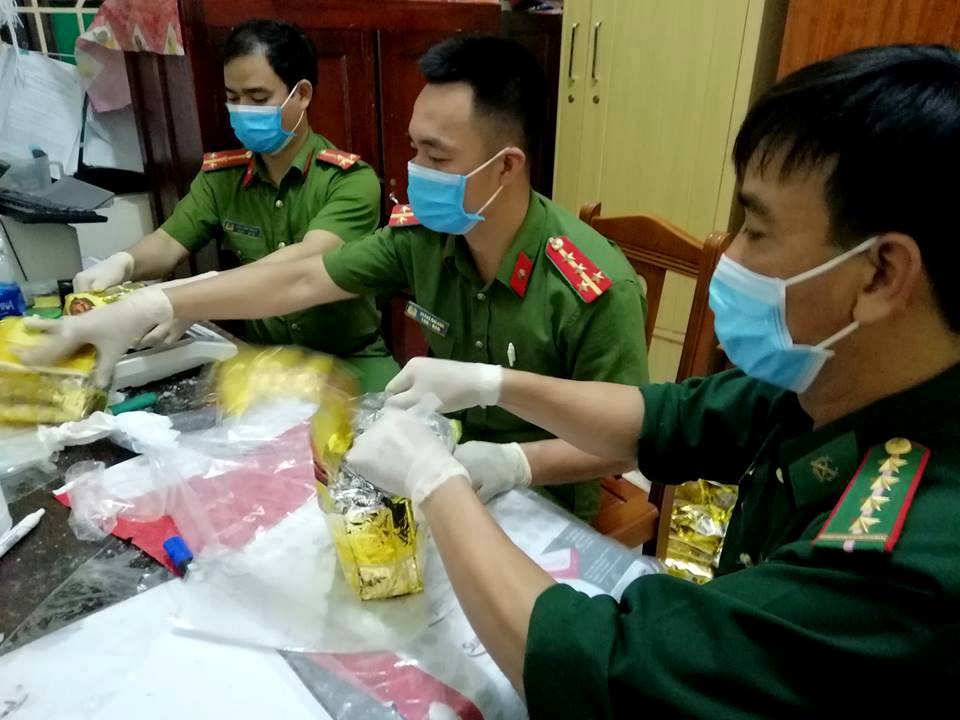 Bao tải chứa ma túy để giữa cánh đồng muối: Truy nã quốc tế 3 đối tượng quốc tịch Đài Loan