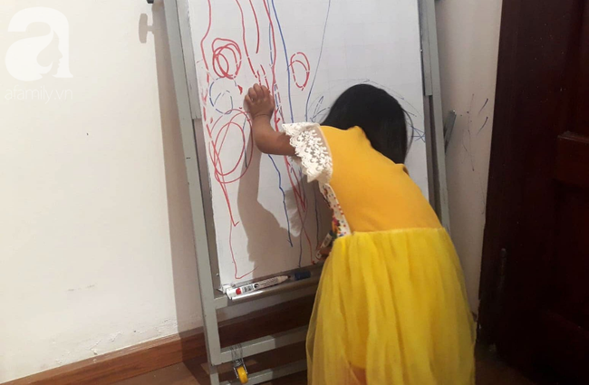 Người mẹ đau đớn tố cáo lão già xâm hại con gái 3 tuổi: Con bé nói ông ta làm con đau, hôn vào mặt con...