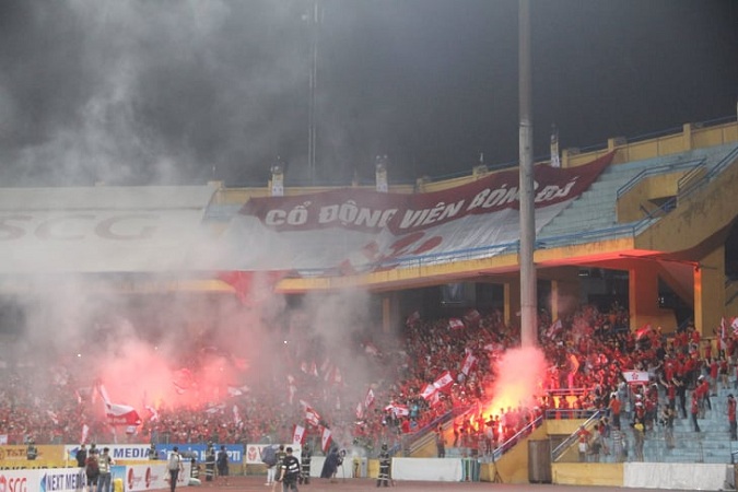 VIDEO: CĐV Hải Phòng rải tiền âm phủ ngập tràn sân Hàng Đẫy