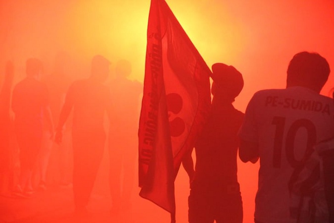 VIDEO: CĐV Hải Phòng rải tiền âm phủ ngập tràn sân Hàng Đẫy