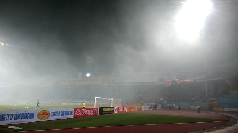 VIDEO: CĐV Hải Phòng rải tiền âm phủ ngập tràn sân Hàng Đẫy