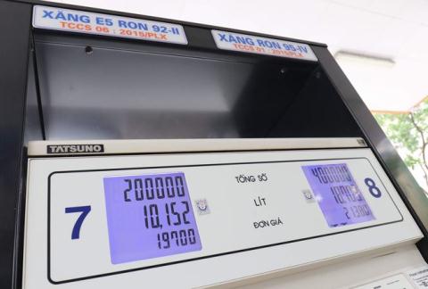 Vì sao giá xăng khó giảm?