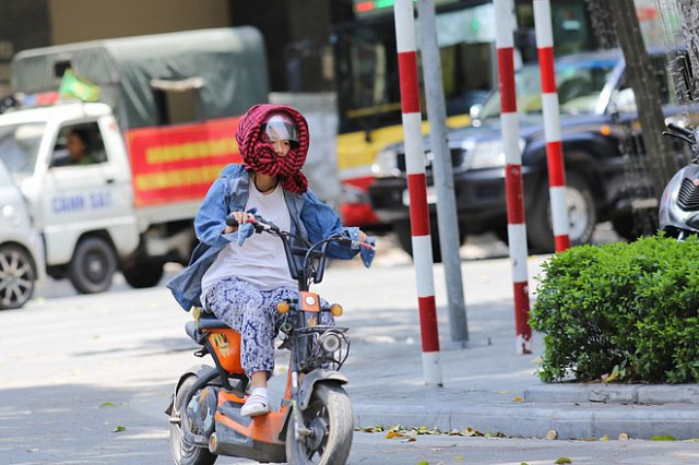 Hà Nội, Sài Gòn dắt tay nhau vào mùa nóng chảy mỡ, học ngay các chị ninja bí kíp tránh nắng bất ngờ Hà Nội, Sài Gòn dắt tay nhau vào mùa nóng chảy mỡ, học ngay các chị ninja bí kíp tránh nắng bất ngờ