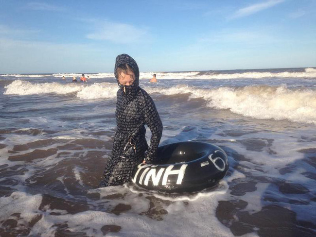 Hà Nội, Sài Gòn dắt tay nhau vào mùa nóng chảy mỡ, học ngay các chị ninja bí kíp tránh nắng bất ngờ