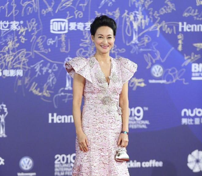 Dàn sao đổ bộ LHP Bắc Kinh, Quan Hiểu Đồng gây sốt vì xinh đẹp