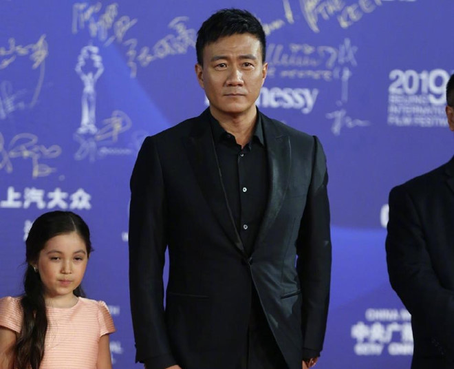 Dàn sao đổ bộ LHP Bắc Kinh, Quan Hiểu Đồng gây sốt vì xinh đẹp