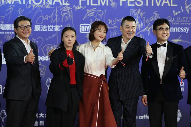 Dàn sao đổ bộ LHP Bắc Kinh, Quan Hiểu Đồng gây sốt vì xinh đẹp