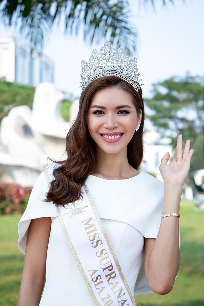 Mẹ ruột tiết lộ Minh Tú từng dùng kem trộn, đòi cưa bớt chân vì quá dài