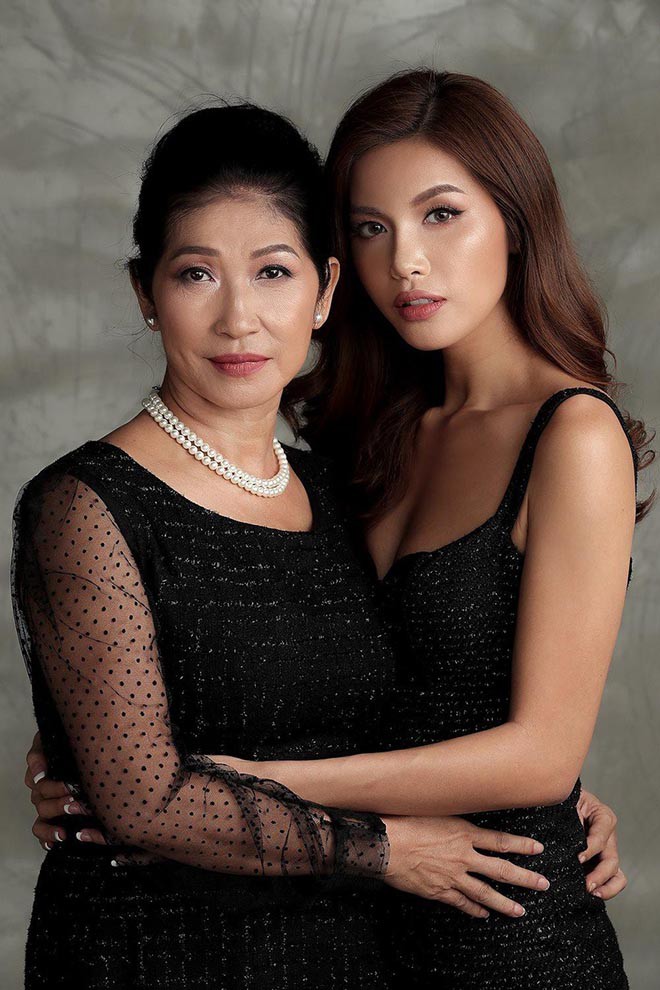 Mẹ ruột tiết lộ Minh Tú từng dùng kem trộn, đòi cưa bớt chân vì quá dài