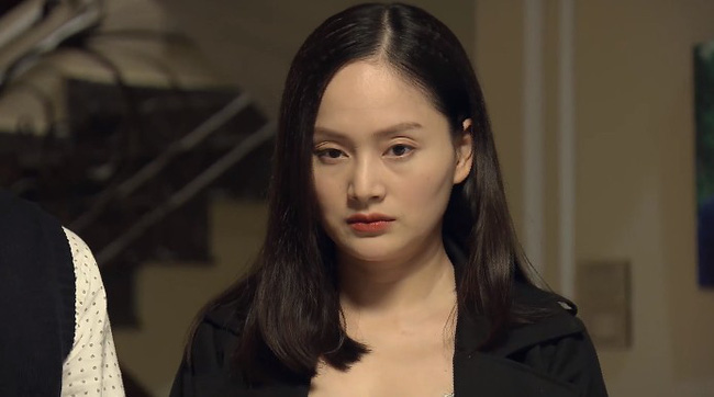 Khán giả tò mò cực độ về chiếc váy của Nàng dâu order Lan Phương: Hở hang thế nào mà bị bà nội nói thế này?