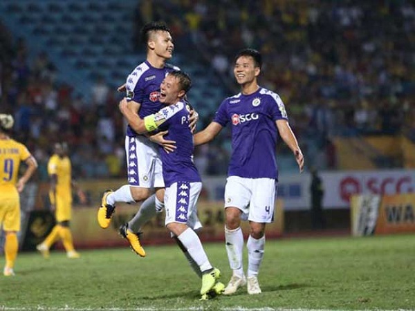 Hà Nội 3-1 Hải Phòng: Hoàng Vũ Samson lập cú đúp giúp Hà Nội thắng ngược trong cơn mưa pháo sáng tại Hàng Đẫy Hà Nội 3-1 Hải Phòng: Hoàng Vũ Samson lập cú đúp giúp Hà Nội thắng ngược trong cơn mưa pháo sáng tại Hàng Đẫy