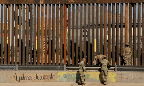 Mỹ bắt thủ lĩnh nhóm vũ trang chặn di dân ở biên giới với Mexico