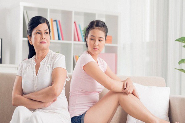 Trước mặt người yêu cũ của chồng, tôi đánh tiếng hỏi mẹ chồng một câu khiến bà kinh ngạc không thốt thành lời