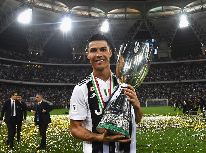 Ronaldo đi vào lịch sử trong ngày Juventus đăng quang Serie A