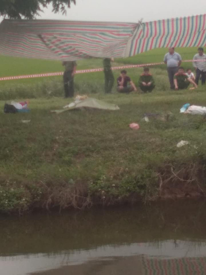 Hưng Yên: Phát hiện chiếc xe máy và thi thể nam thanh niên có nhiều vết thương dưới sông