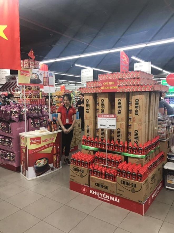 Nhân viên Masan tạo hình Lăng Bác bằng sản phẩm gây tranh cãi