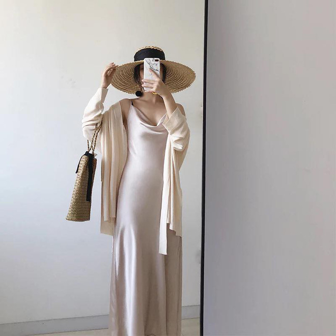 Mát mẻ, sang chảnh lại rất lúng liếng, váy lụa hai dây ắt là thứ bạn nên mua hè này