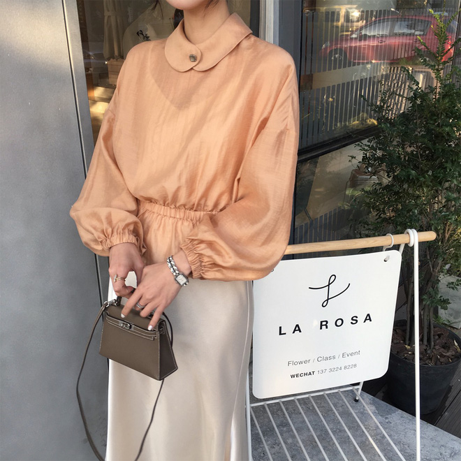 Mát mẻ, sang chảnh lại rất lúng liếng, váy lụa hai dây ắt là thứ bạn nên mua hè này