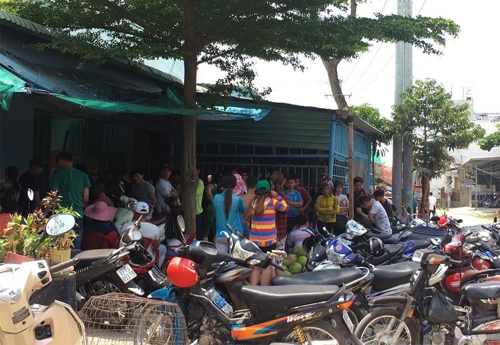 Rủ đi uống cà phê, hốt hoảng phát hiện bạn chết trong phòng trọ