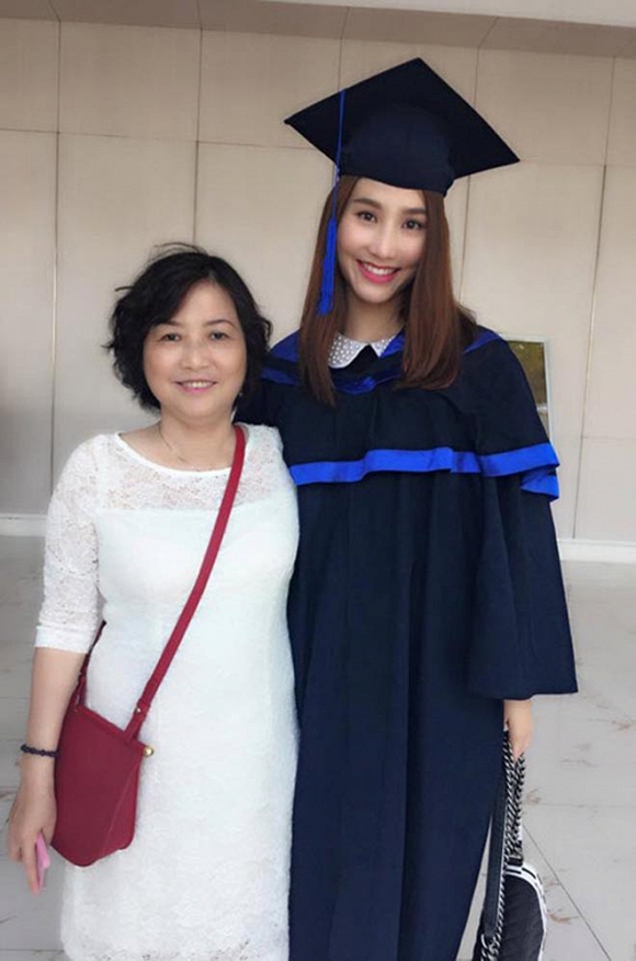 Sao Việt chia buồn khi mẹ của diễn viên Diễm My 9x qua đời ở tuổi 58