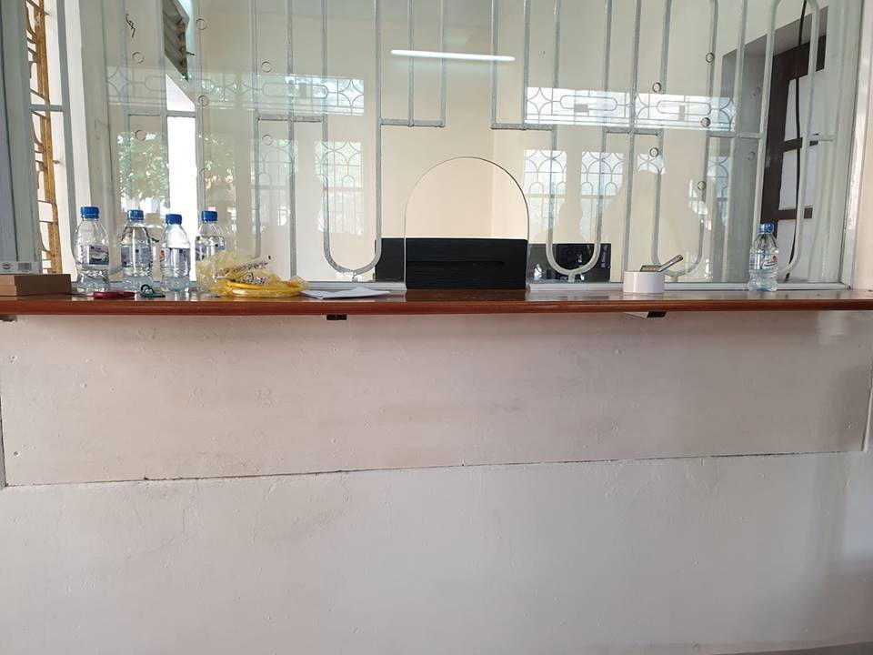 Dân chui qua lỗ làm việc, Nam Định thu nhỏ ô kính