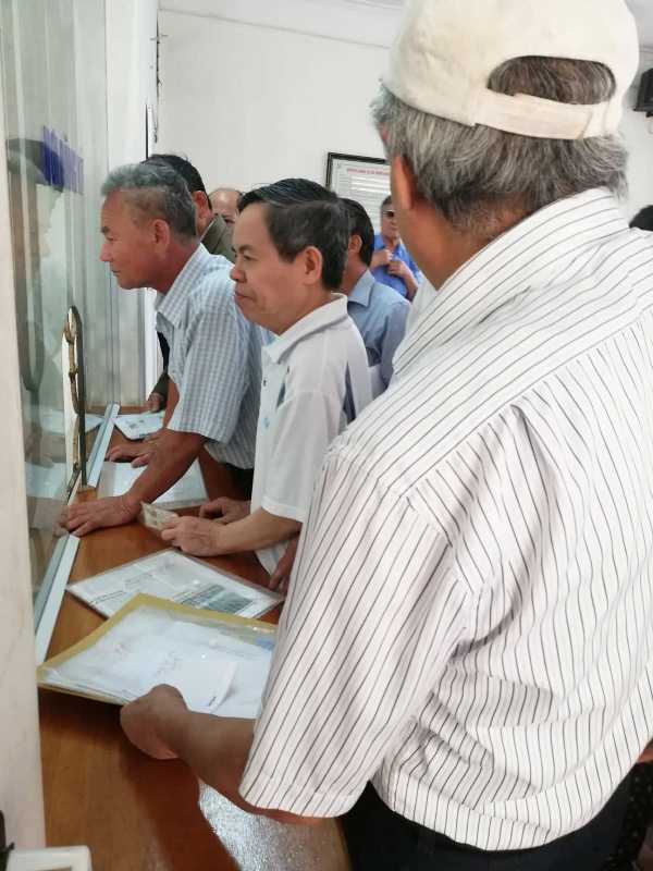 Dân chui qua lỗ làm việc, Nam Định thu nhỏ ô kính