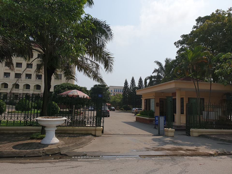 Dân chui qua lỗ làm việc, Nam Định thu nhỏ ô kính