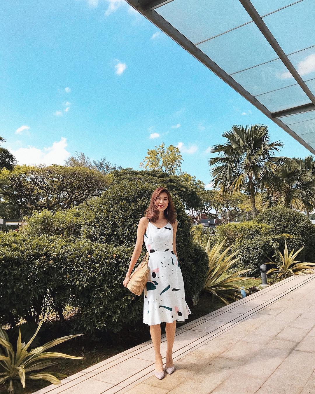 Nàng công sở nào cũng cần một đôi giày nude bởi khả năng hack dáng tuyệt đỉnh: Chân vừa dài, dáng lại thon hơn đáng kể Nàng công sở nào cũng cần một đôi giày nude bởi khả năng hack dáng tuyệt đỉnh: Chân vừa dài, dáng lại thon hơn đáng kể