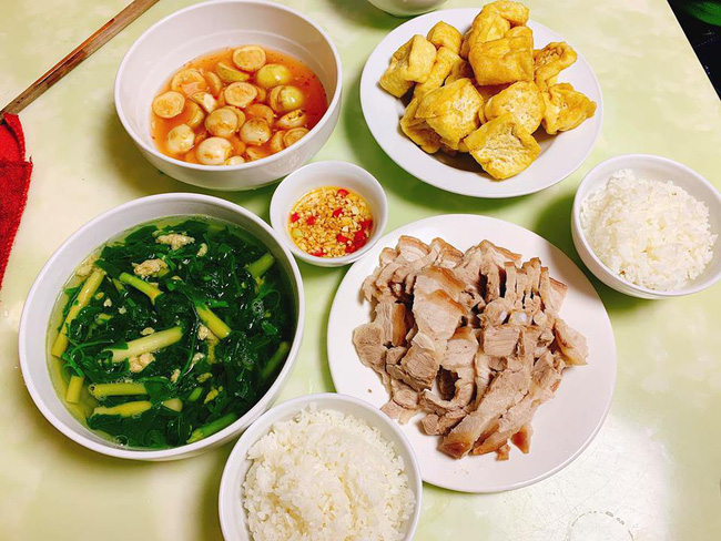 Khoe mâm cơm lý tưởng cho ngày hè, cô gái trẻ hớn hở nhận lời khen của chị em nhưng vẫn cảm ơn với lời nhắc về thiếu sót này Khoe mâm cơm lý tưởng cho ngày hè, cô gái trẻ hớn hở nhận lời khen của chị em nhưng vẫn cảm ơn với lời nhắc về thiếu sót này