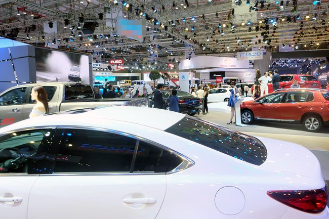 Hàng loạt ưu đãi lớn: Chờ thời điểm ô tô giảm giá sâu