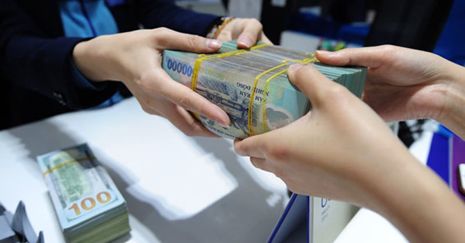 Siết tín dụng sát sườn hơn ngáo ộp chiến tranh thương mại