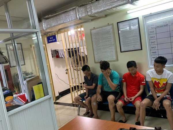 Hà Nội: Đột nhập quán bar, phát hiện nhiều thanh niên đang phê ma túy