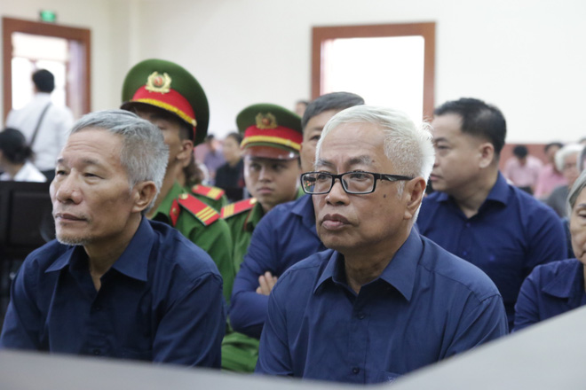 Vũ nhôm mập mạp, tự tin bắt tay luật sư tại tòa