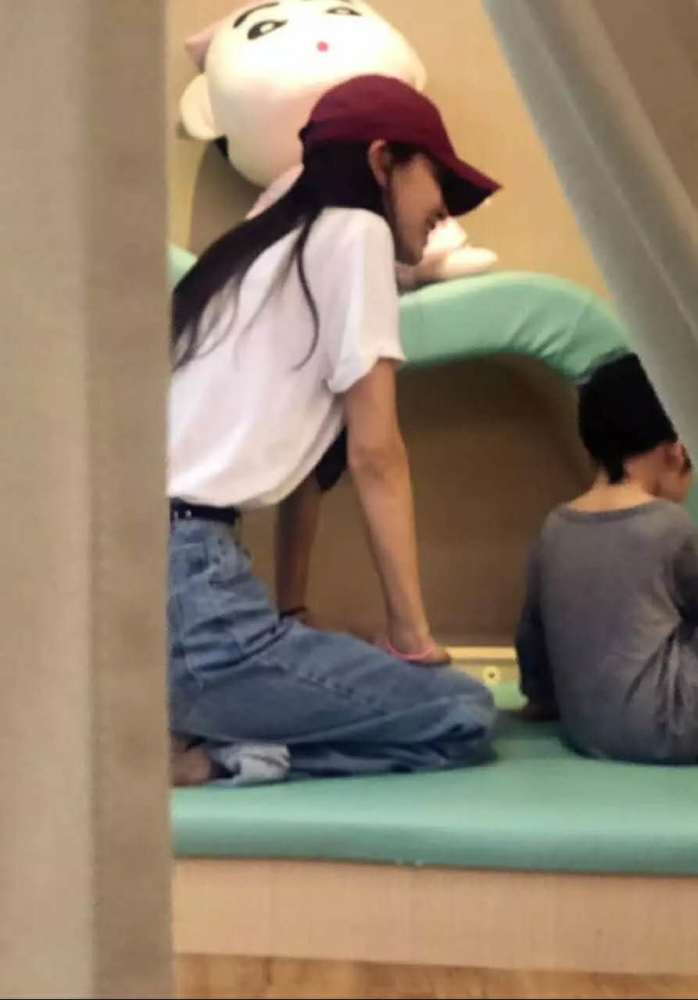 Giữa tin đồn ly hôn Huỳnh Hiểu Minh, nụ cười và niềm hạnh phúc bên con của Angela Baby gây xúc động